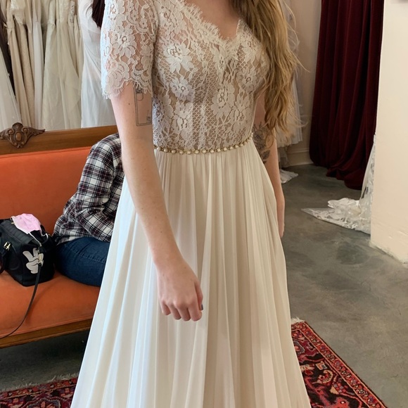 Leeann Marshall Wedding Dress - Picture 1 of 13